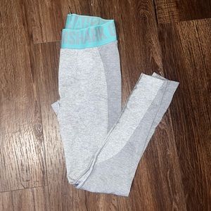 Gymshark Flex Leggings
- Smokey Grey
Marl/Light Green